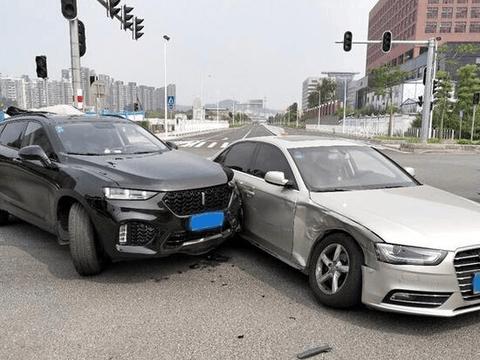 VV7S与奥迪A4L质量不相伯的仲