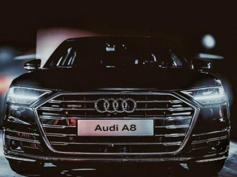 全新奥迪A8的科技含量就是高，网友，最喜欢中控两块大屏幕