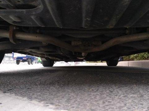 日产天籁，的外观漂亮，起步稳!