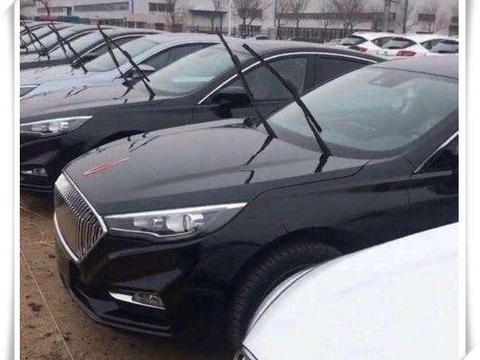 大量红旗H5停满广场,实车全面到店, 预售16万, 网友: 终于开窍了