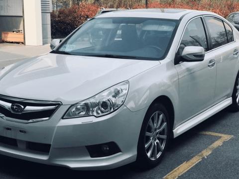 几乎没有存在感的B级车, 8年就掉价20万, 却比阿特兹操控还好