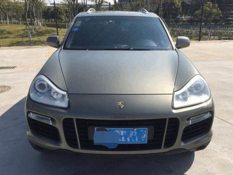 4个排气筒的保时捷卡宴, 4.8升排量落地195万, 而今还能值30万