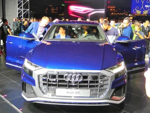 奥迪Q8内饰细节,比A的8L更运动,比R8更有科技感!!