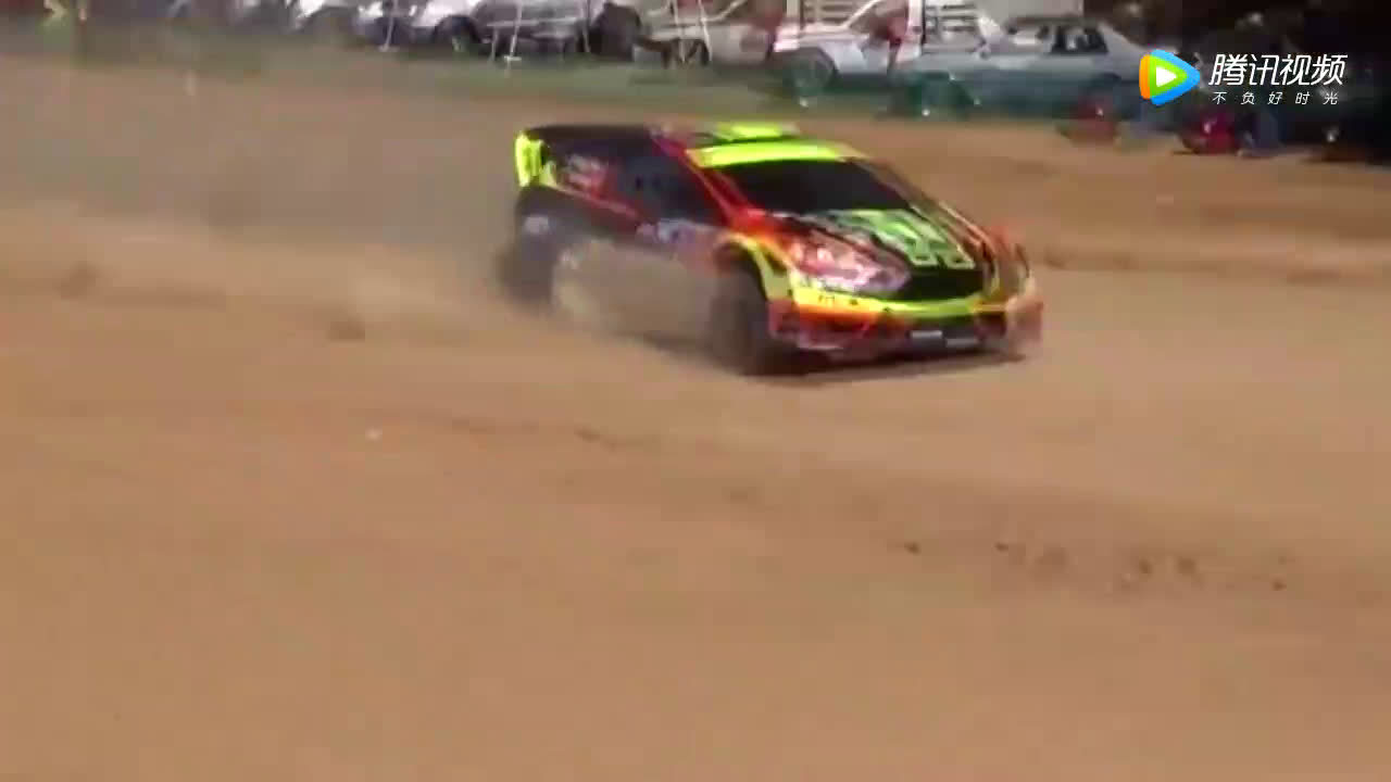 WRC赛车 比赛一半车子翻下山引起山火  ​