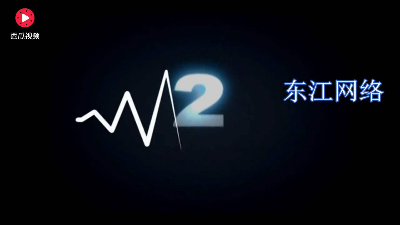 女生骑电动车忘了看路，撞上豪华轿车后