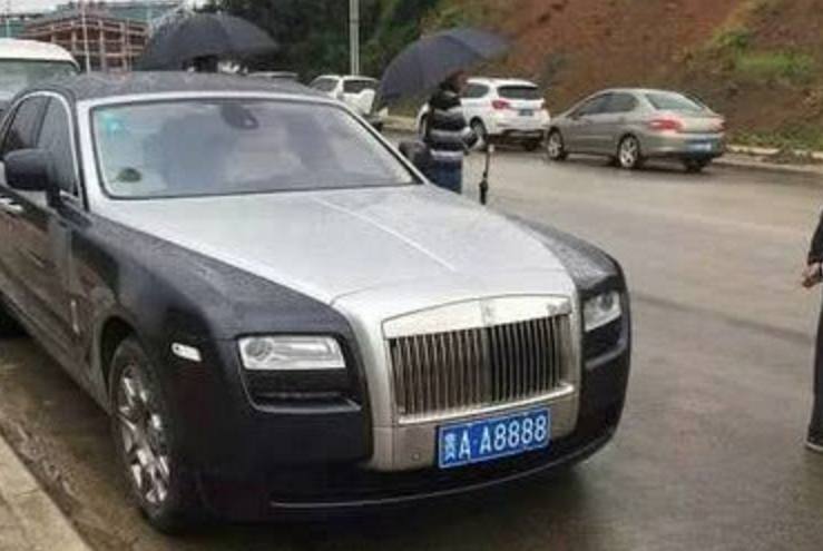 贵州人女神,政府奖励连的号车牌,车库里最低调