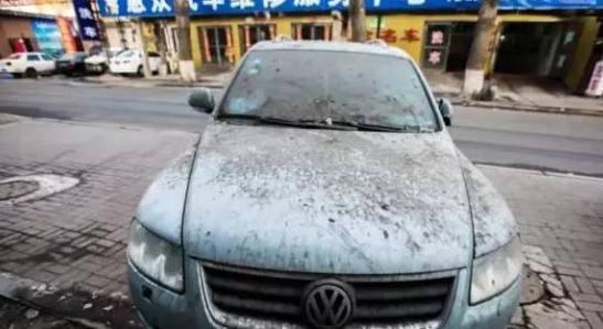 大众停路边八年之久，车内内饰焕然一新，有人说这车如今很值钱！