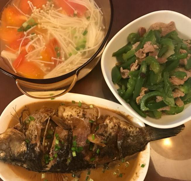 儿媳妇变着花样的给我做饭,我发朋友圈炫耀,看到评论