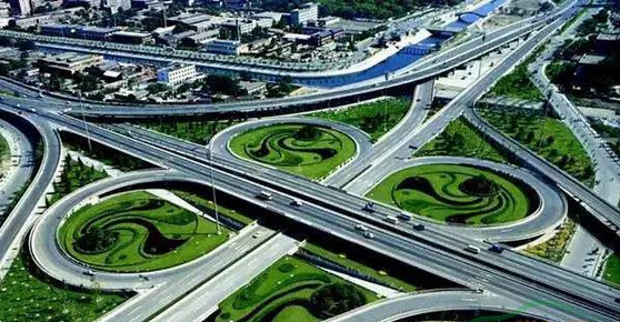 拿驾照第一年为什么不能上高速?