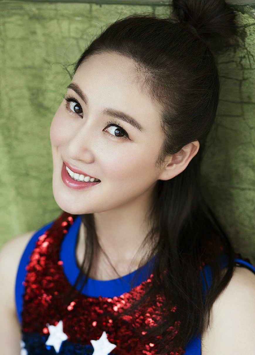 新三国小乔扮演者赵柯性感时尚写真