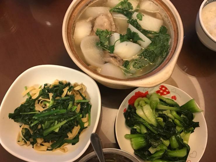 儿媳妇变着花样的给我做饭,我发朋友圈炫耀,看到评论