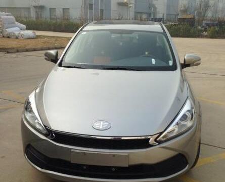 1公里油耗3毛8, 这货最低售59800, 还买啥卡罗拉