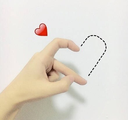 ins上超火的9个表白比心手势 ,马走咯~