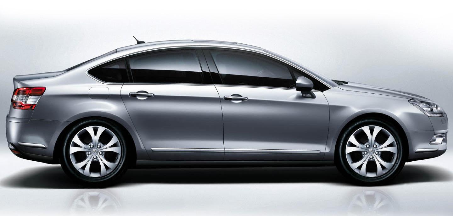 一上市就降价, 销量惨淡至极, 让同级的车怎么看?