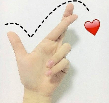 ins上超火的9个表白比心手势 ,马走咯~