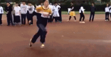 爆笑gif集锦:切腹不一定要莫大的勇气有时候一场意外也可以的