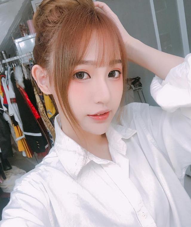 台湾新晋模特社交比比儿KatieChiu最新ins少女bt初中生图片