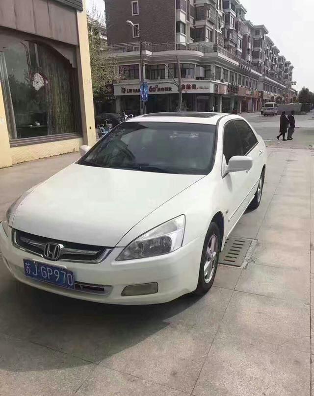 08年的本田雅阁，发票价20W，现在还值5万多