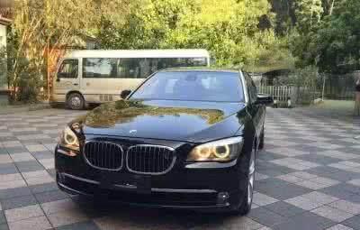 85后青年开宝马760去丈母娘家, 觉得很有面子, 能昂着头走路了