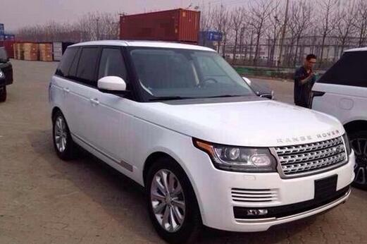 路边二手路虎低价出售, 路人看完内饰爽快给钱带走