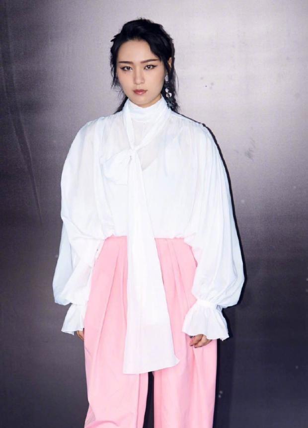 周笔畅最新高清未修图, 脸部浮肿造型邋遢, 网友