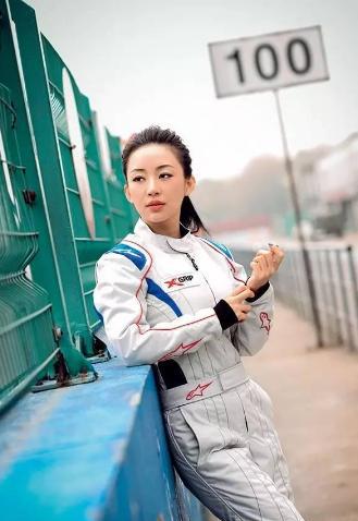 九球天后潘晓婷为玛莎拉蒂首款SUV代言，感觉这家公司很有眼光！