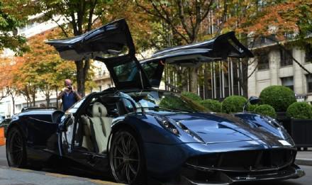 特斯拉弱爆了，帕加尼Huayra Pearl示范豪华“双飞”