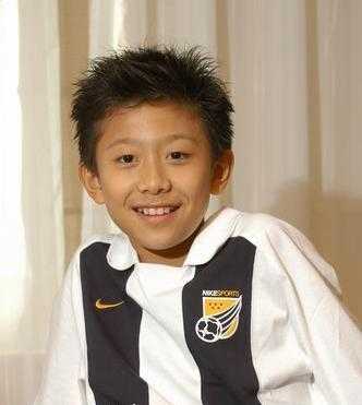 为什么小时候长的丑长大变得好看, 而小时候好