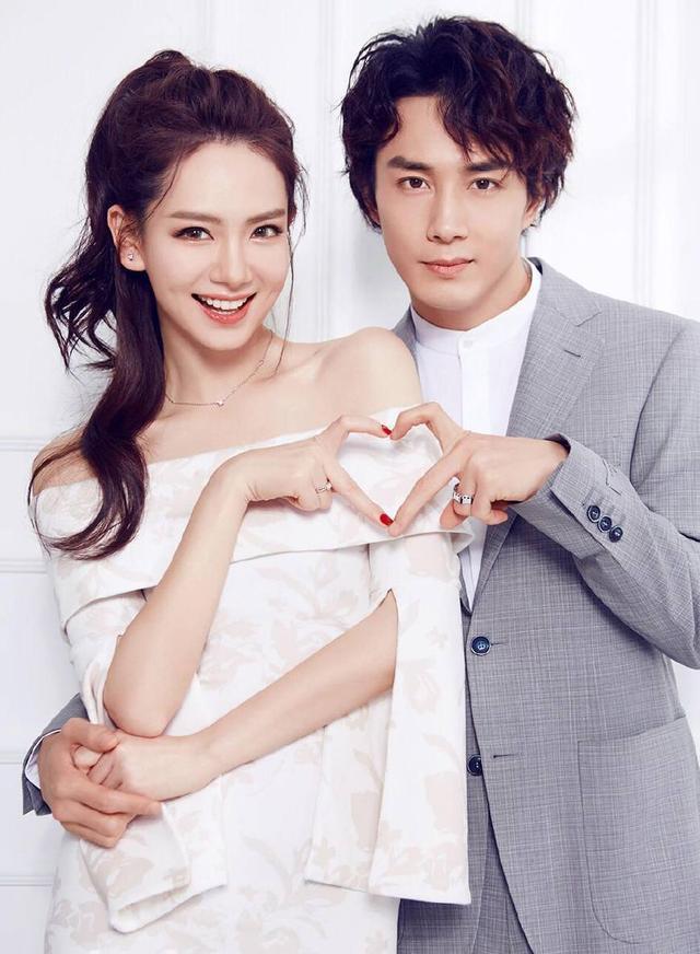 戚薇和李承铉一直将女儿保护得很好,基本上出席公共场合,不是马赛克