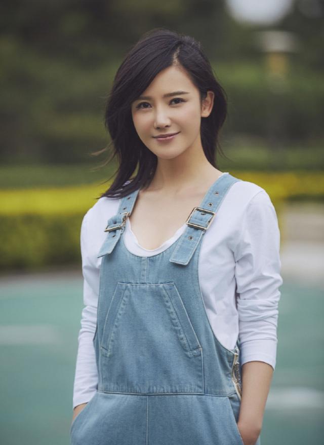 杨子姗唯一带作品走上戛纳红毯的中国女星,有底气的女人才如此美