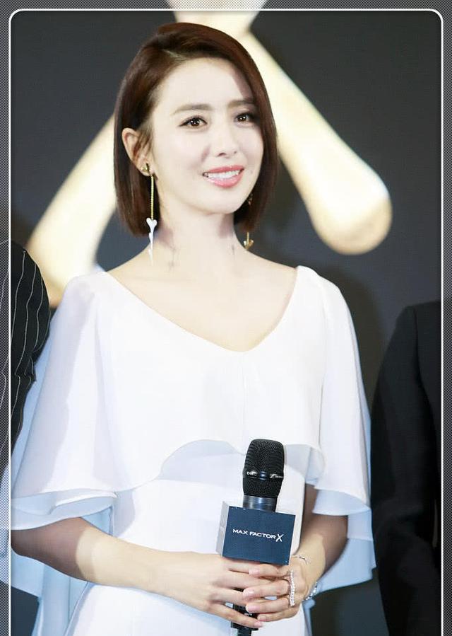 佟丽娅只不过是剪了“拉直短发”,颜值却是直线上升,美出新高度