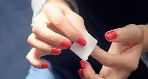 床单弄上指甲油怎么洗,教你5个清洁指甲油的小