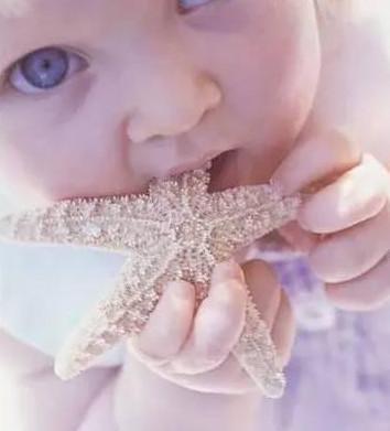 1岁男童竟要胃部开洞才能进食, 因婆婆一个错