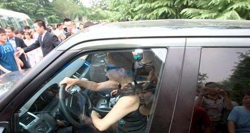 一姐宋丹丹，虽然善于小人物，但其座驾霸气无比