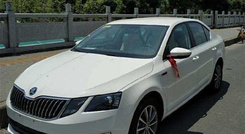 从12万到8万，这车比速腾还帅气，配自动挡油耗5L，比朗逸厚道