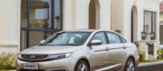 吉利这款神车长4米7，比朗逸实用多了