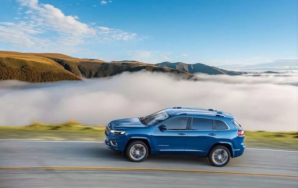 做弱市下的王牌，Jeep新款自由光换芯出发