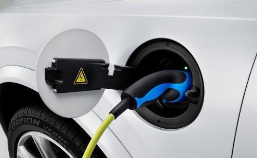 新能源车是开上了，但充电就尴尬了