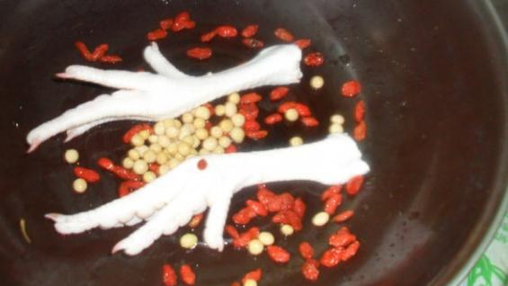 银耳和鸡脚做汤你吃过没