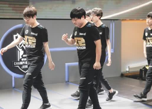 英雄联盟:德玛西亚杯RNG下路选亚索,真的不按