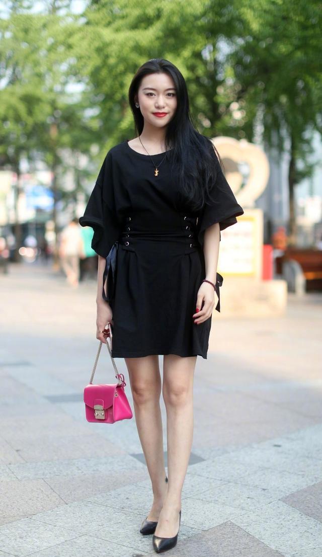 重庆辣妹子和江南软妹子街拍风大比拼, 你更钟