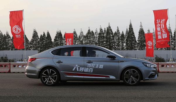 “网红”名爵6动力杠杠的，百公里6s多