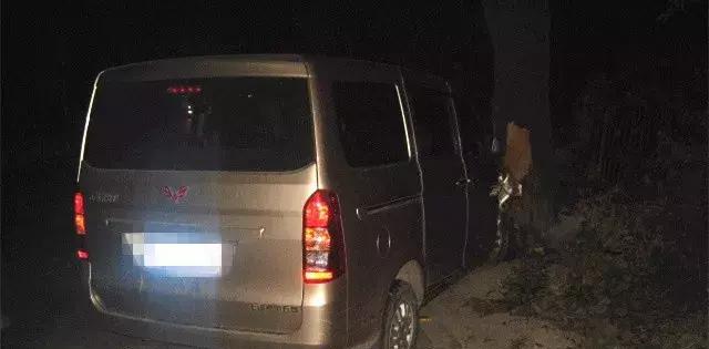 珠海一家五口夜晚回家突发变故！3女儿哭成一片！车头撞毁！