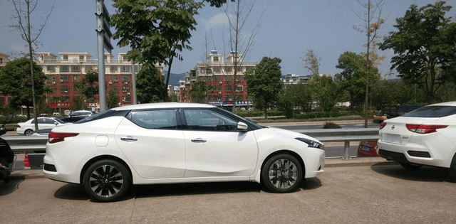 因为一时冲动买了这款车, 回家后家人都表示很丑, 现在十分后悔