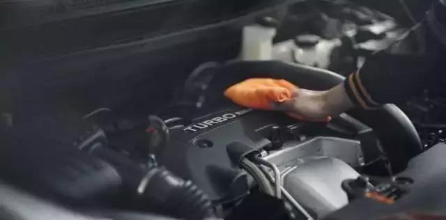 自己动手保养爱车时，这几点千万要注意