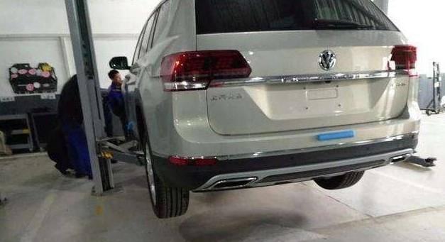 张先生买大众途昂，当打开车头盖看到里面时，立马走人，谁敢买？