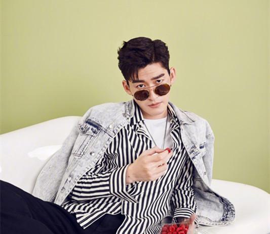 张翰把衣服披在肩上, 真的被帅到了!