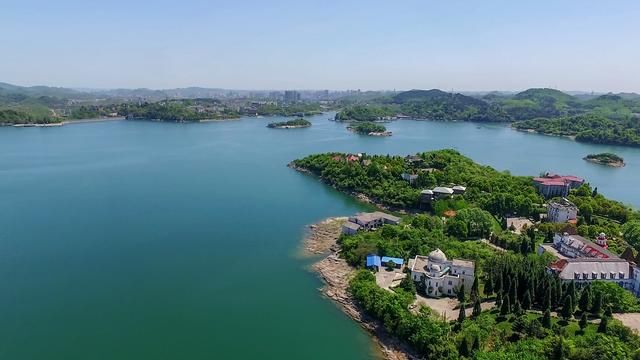 贵阳西部的红枫湖,其面积是杭州西湖的6倍,是中国最美