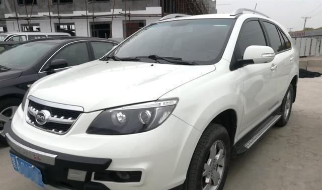 新车落地价9.5万, 现在仅标价5万, 无钥匙进入, 后排放倒能当床