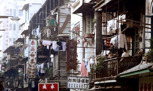 香港人心中的梦, 繁华的过去, 七十年代香港街头